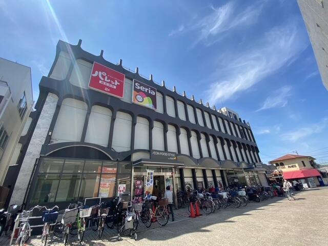 ダイエー四条畷店 (130m)