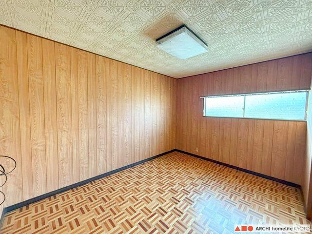 リビング以外の居室／2Fの6帖洋室。ベランダに出ることができます。