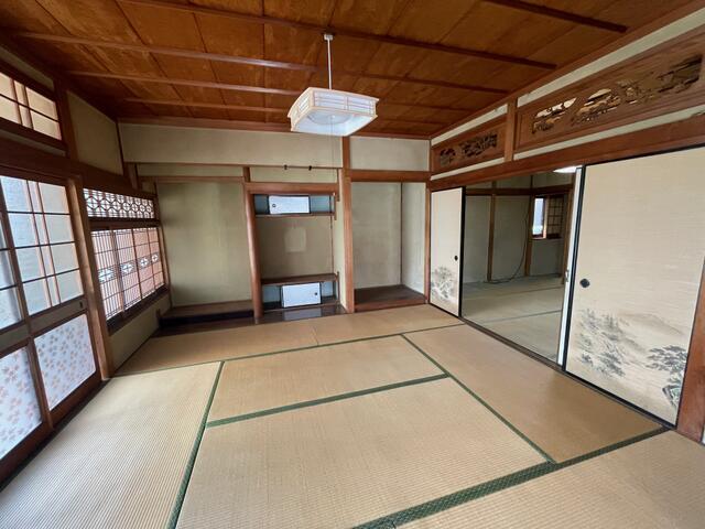 リビング以外の居室／１階南和室