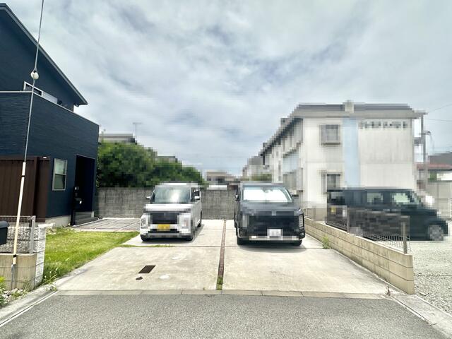 現地（駐車場）／カースペースです。