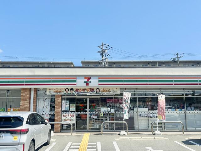セブンイレブン姫路天神町２丁目店まで約２６０ｍ・徒歩４分です。 (260m)