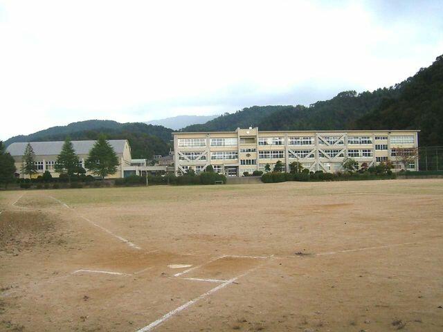 豊岡市立日高西中学校 (8,000m)