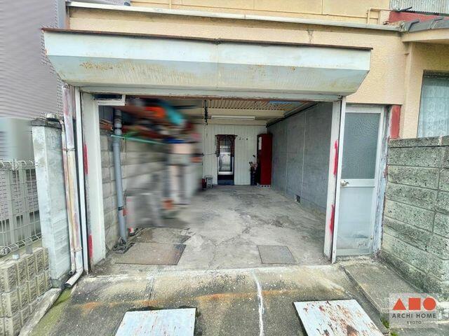 現地（駐車場）／シャッター付きガレージです。駐車は1台可能です。