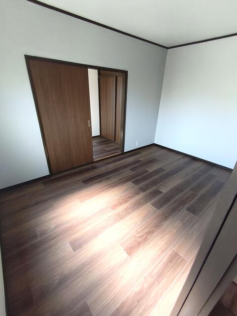 リビング以外の居室／お持ちの家具の配置を考えると洋室のお部屋が暮らしやすいという／撮影日2025-10-01