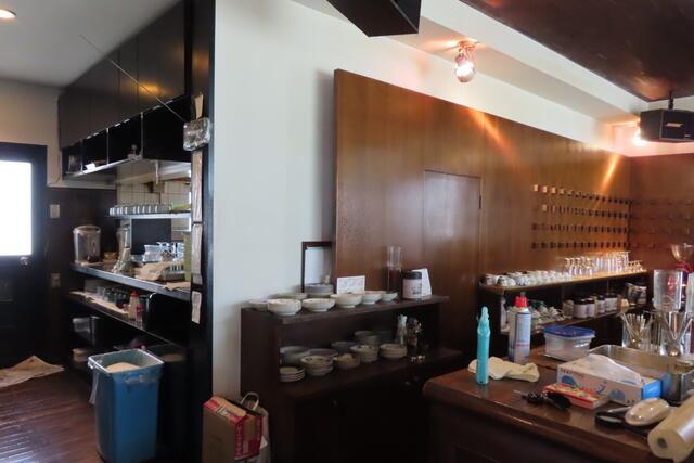 簡易キッチン東側で厨房は西側／撮影日2025-08-03