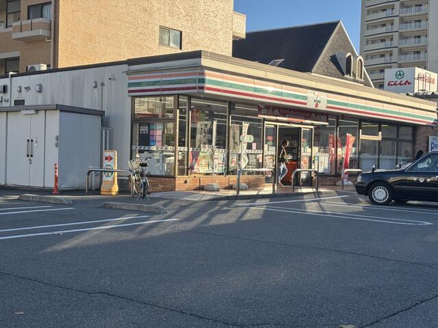 セブンイレブン姫路京口店 (148m)