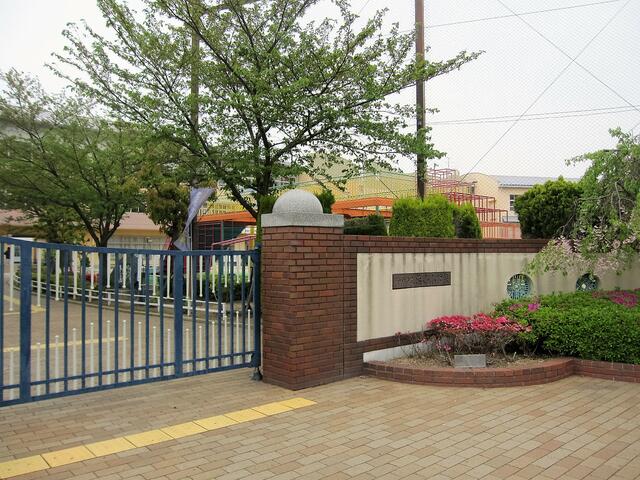 神戸市立浜山小学校 (363m)