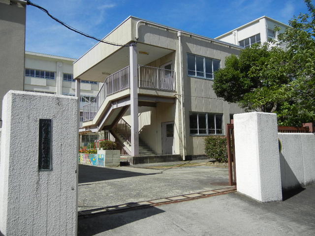 神戸市立有野台小学校 (1,048m)