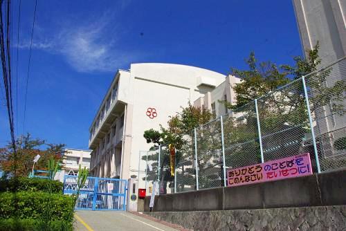 神戸市立桜の宮小学校 (824m)