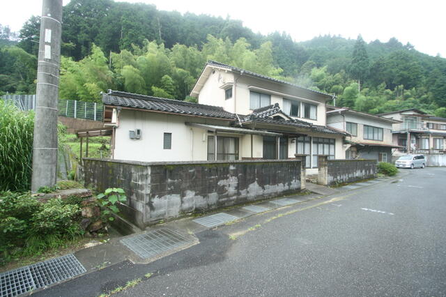 兵庫県宍粟市の一戸建て | 120万円 | 7DK | 907.87m² | Akiyama house finder
