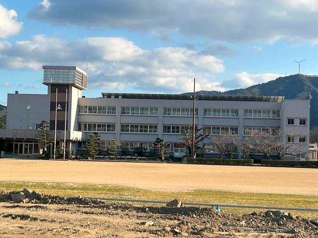 広川町立耐久中学校 (920m)