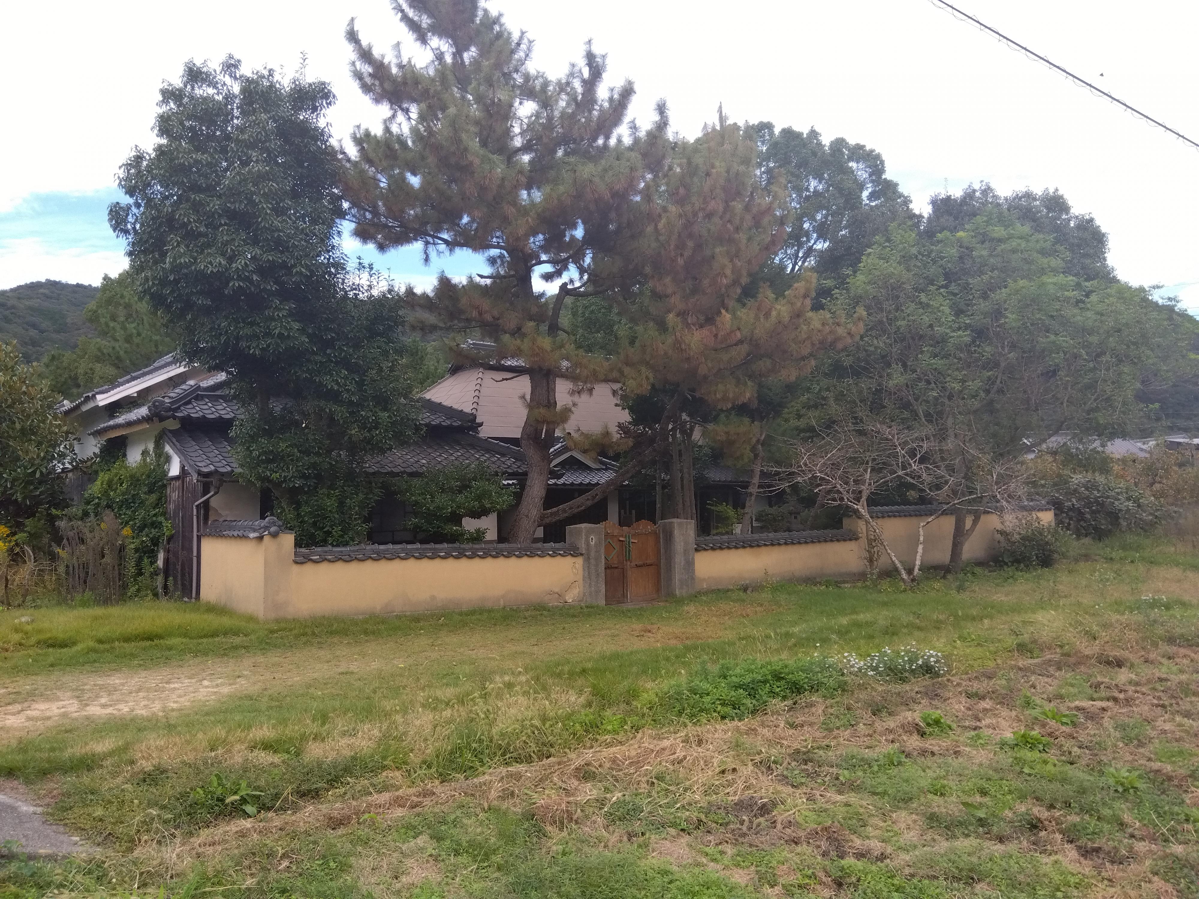玄関・駐車場