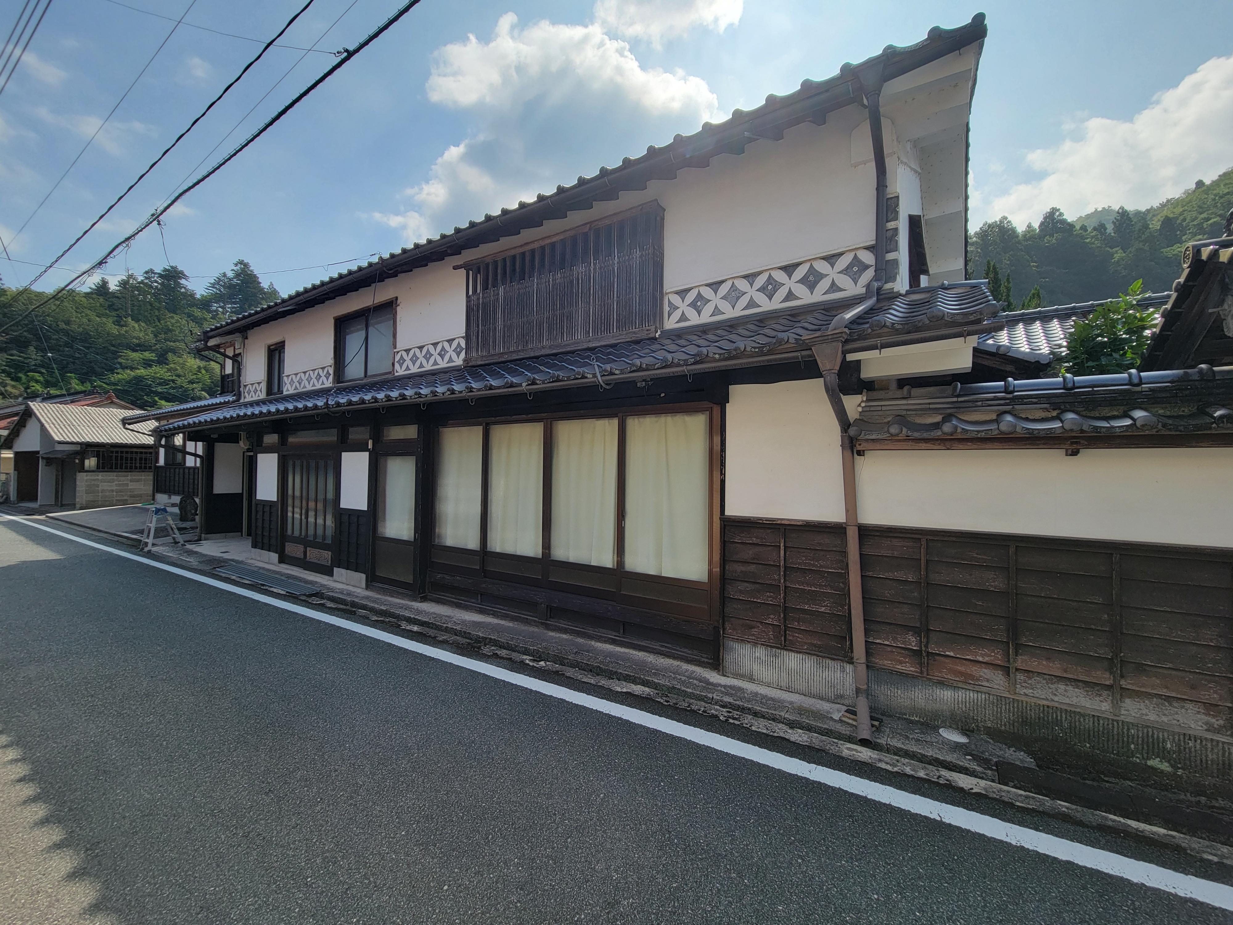 detached 岡山県新見市哲多町本郷 地図を見る