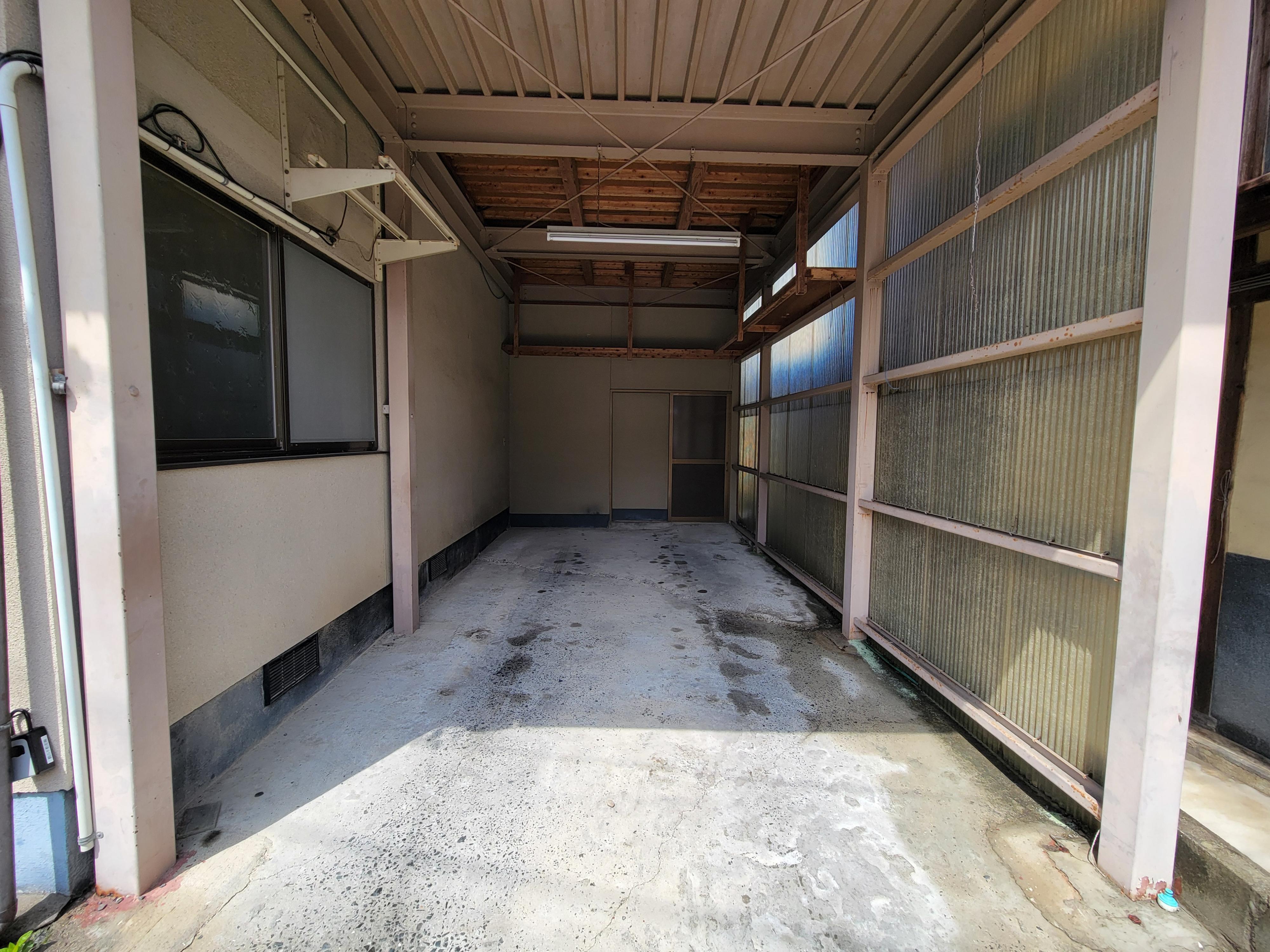 現地（駐車場）／幅２．９ｍ、奥行約８ｍ