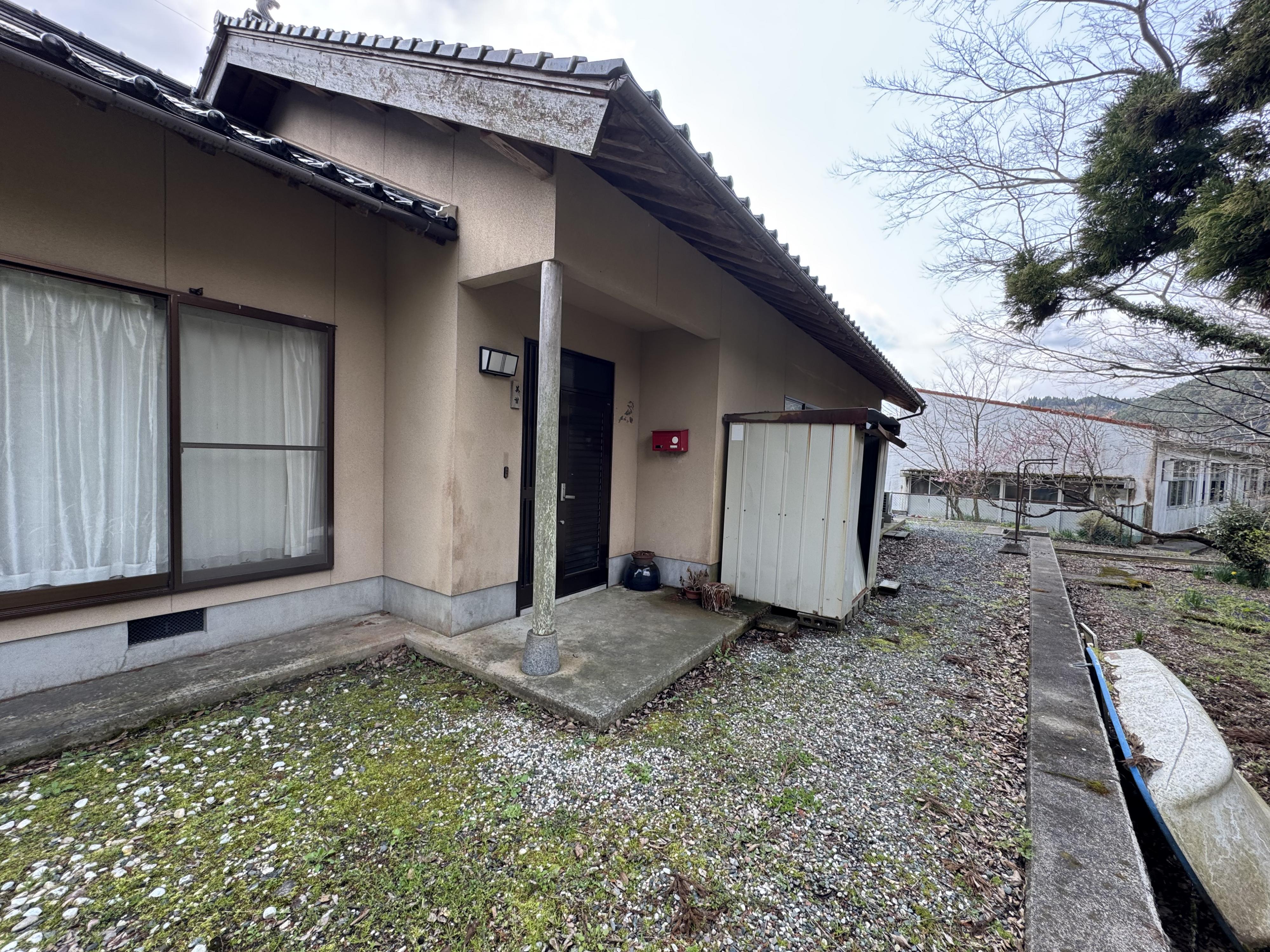 岡山県真庭市の一戸建て | 1100万円 | 4DK | 818.08m² | Akiyama house finder