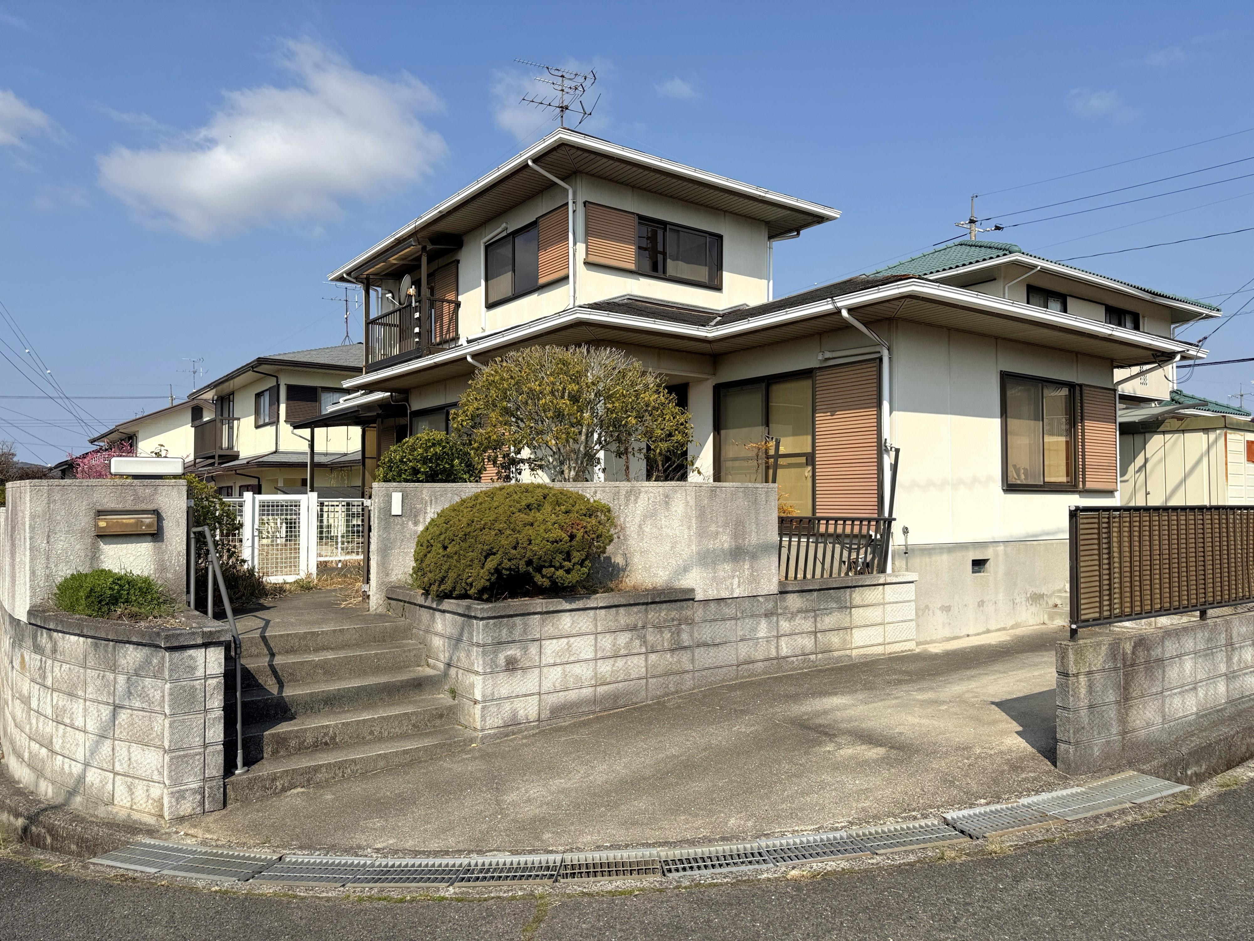 house for sale in Akaiwa, Okayama | ¥9,900,000 | 4LDK | Akiyama house…