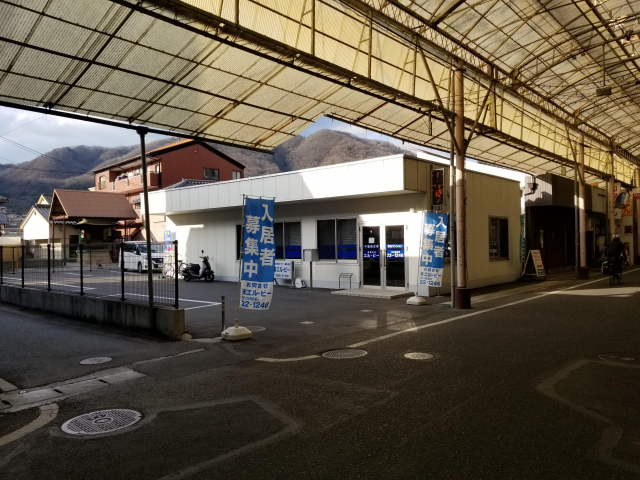 情報提供会社