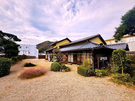 岡山県高梁市の一戸建て | 2000万円 | 5DK | 579.93m² | Akiyama house finder