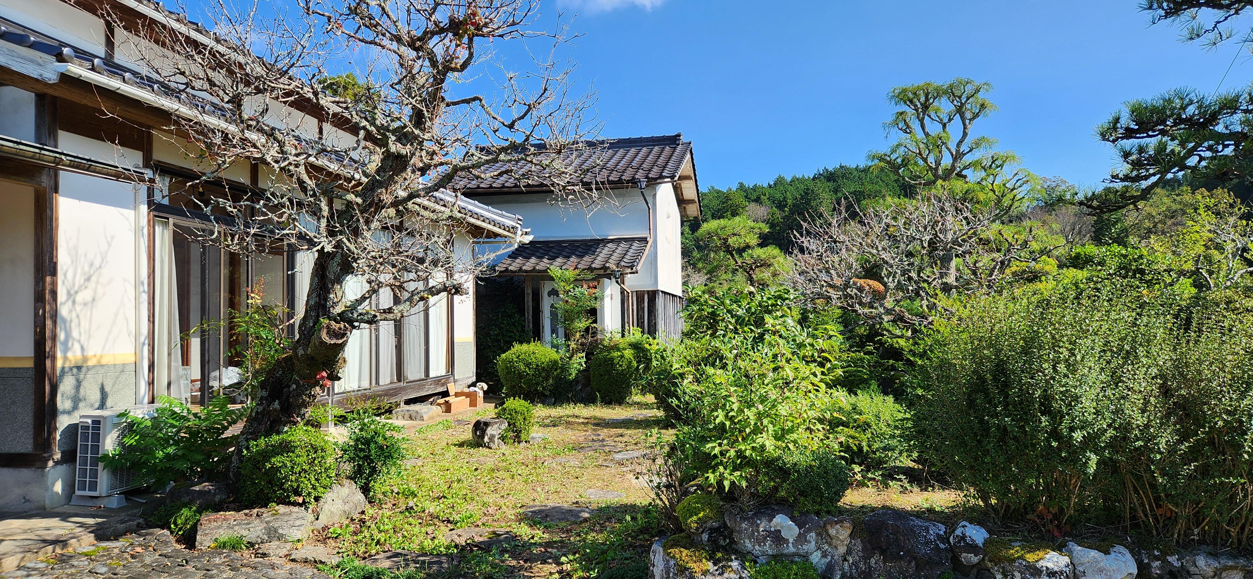 detached 岡山県勝田郡奈義町行方 地図を見る