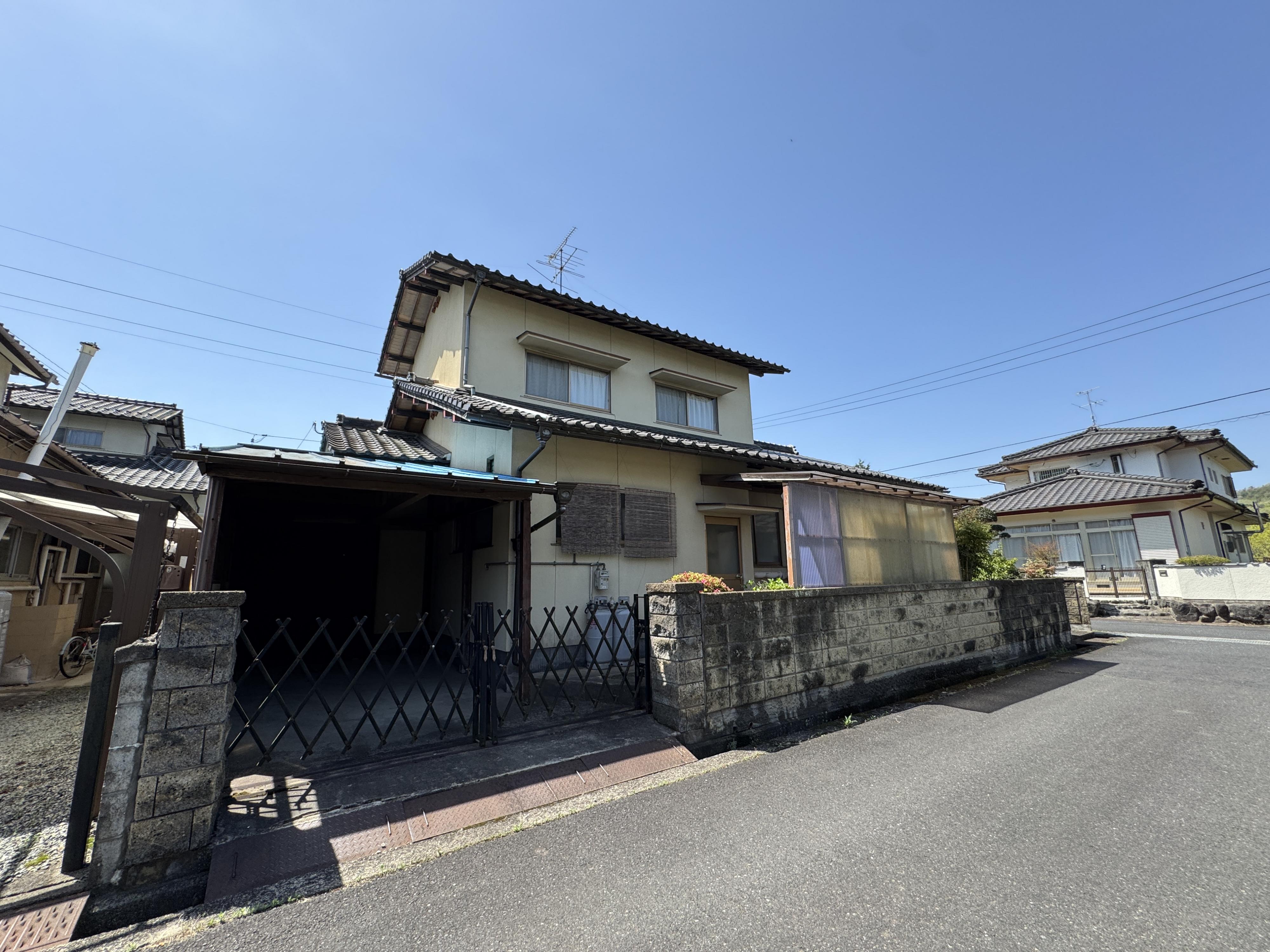 岡山県津山市の一戸建て | 740万円 | 5DK | 251.9m² | Akiyama house finder