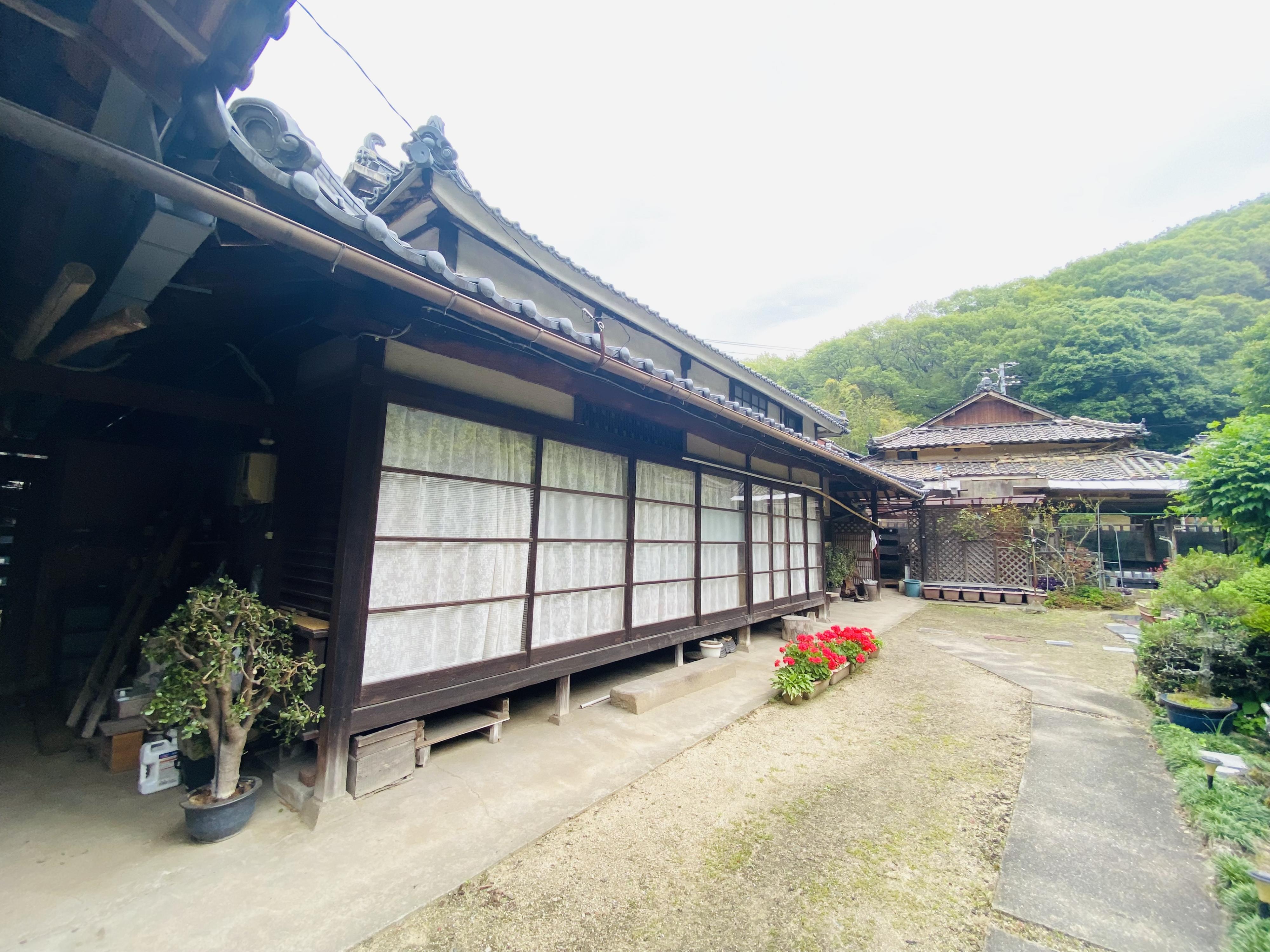 detached 岡山県笠岡市西大島 地図を見る