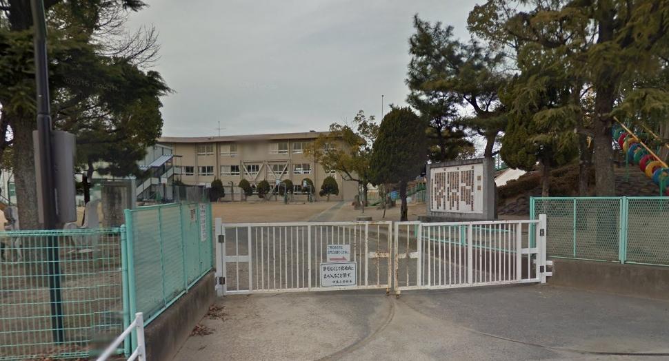 中島小学校 (780m)