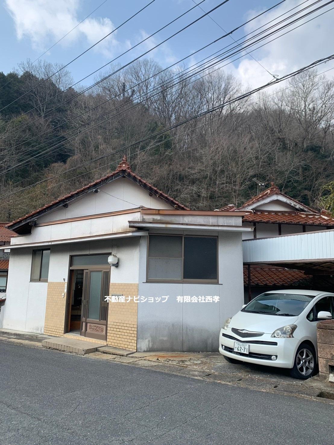 家のそばの車庫です