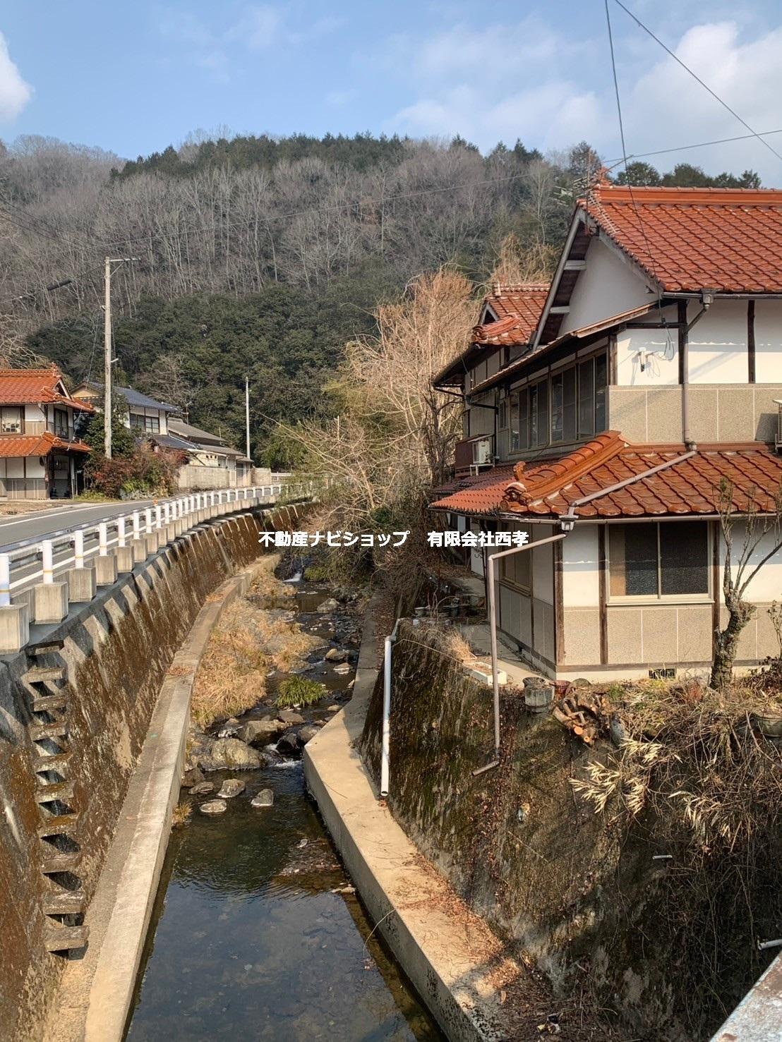 家のそばの小川です