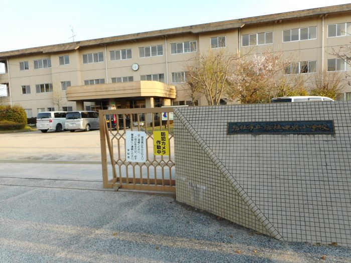 総社市立中央小学校 (420m)