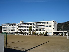 金光中学校 (900m)