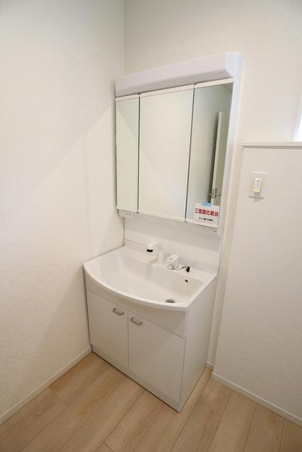 townhouse 広島県呉市吉浦東本町１丁目 地図を見る