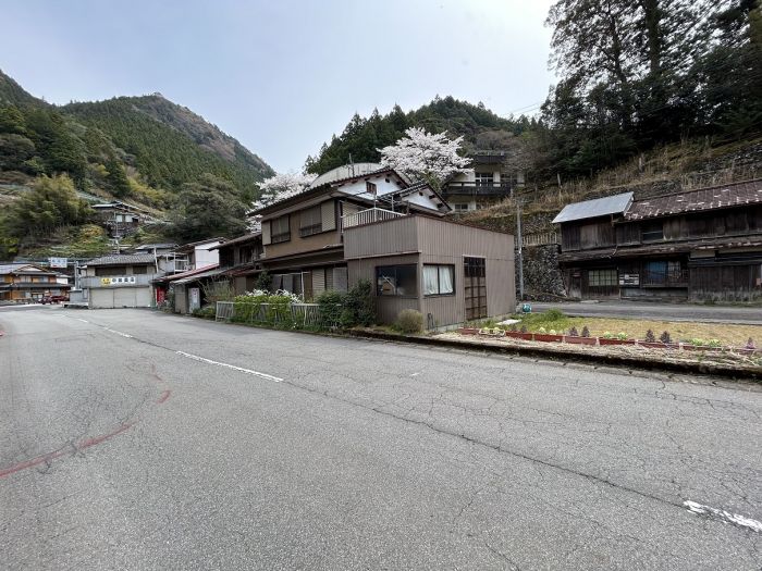 detached 徳島県那賀郡那賀町坂州字向エ 地図を見る
