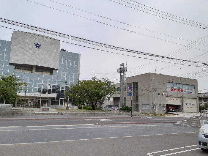 宇多津町役場 (2,100m)