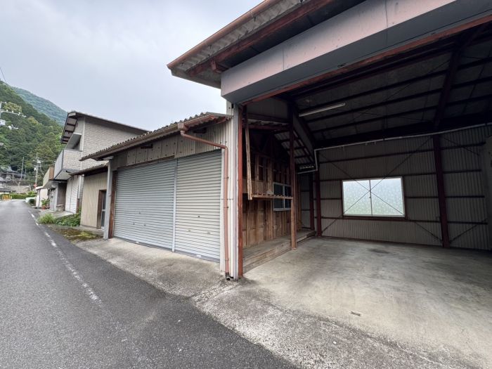detached 徳島県三好市池田町中西フロノタニ 地図を見る