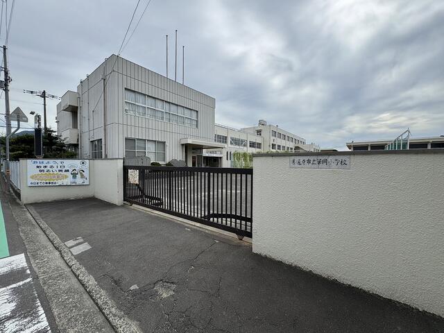 筆岡小学校 (50m)