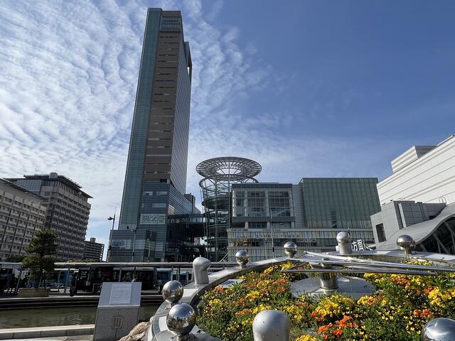 サンポート、シンボルタワー (850m)