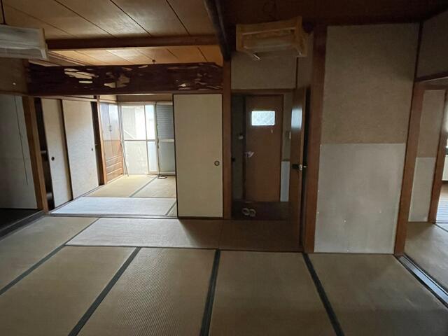 リビング以外の居室／それぞれの部屋が繋がっているので生活しやすいです