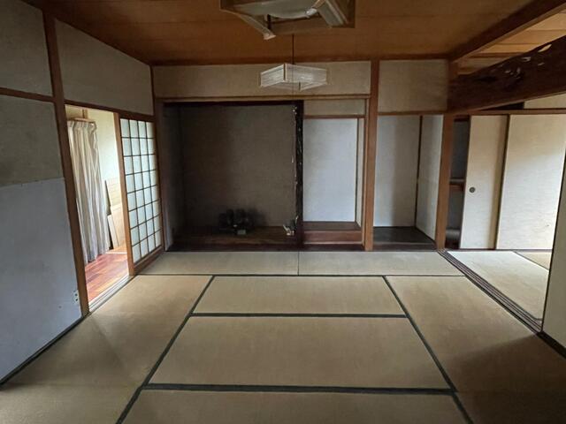 リビング以外の居室／９．５帖の和室　１番大きな部屋です