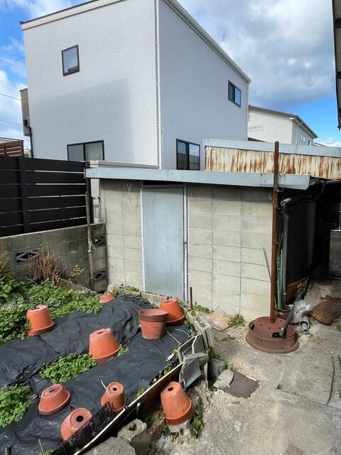 建物裏側に庭・倉庫あり　家庭菜園可能
