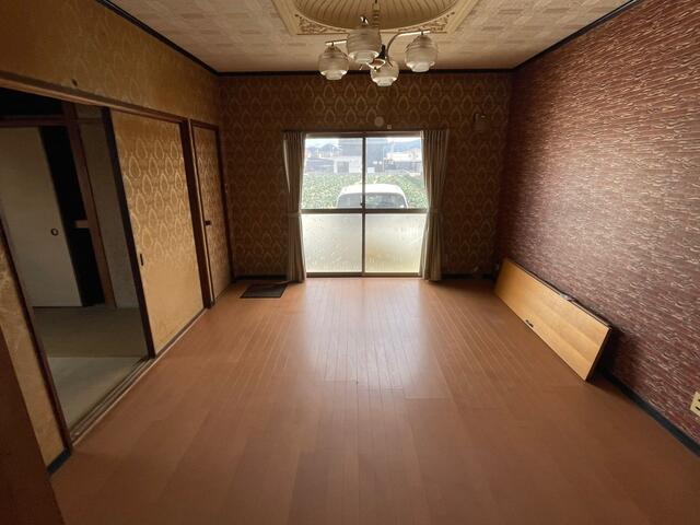 リビング／庭に面した広々７帖のリビング