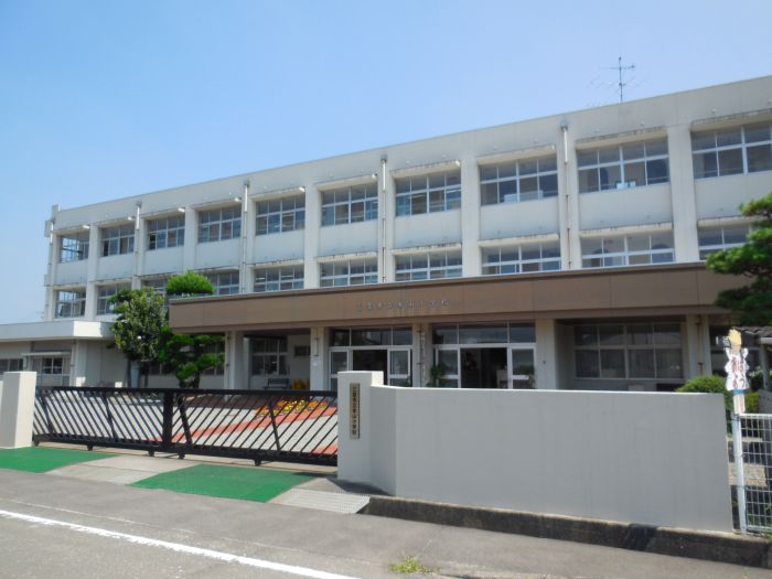 本山小学校 (800m)