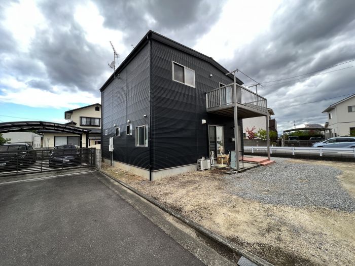 南西側建物側面