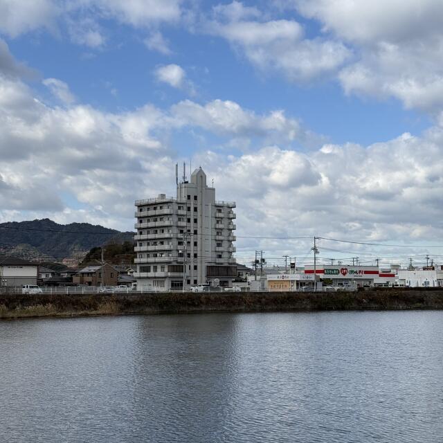 現地（外観）／高瀬川河口をまたいだ場所からの外観です。