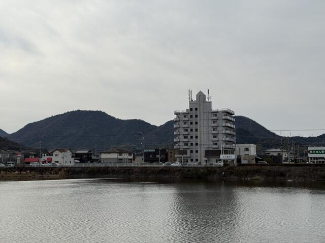 現地（外観）／高瀬川河口をまたいだ場所からの外観です。