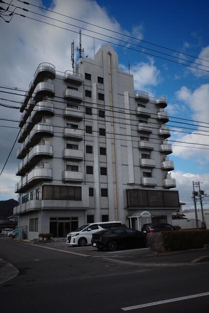 現地（外観）／マンション前面です。