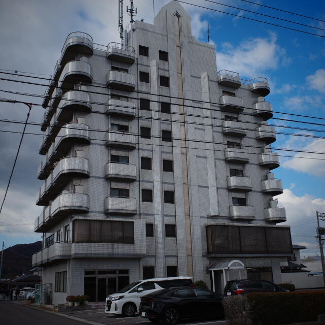 現地（外観）／マンション前面です。