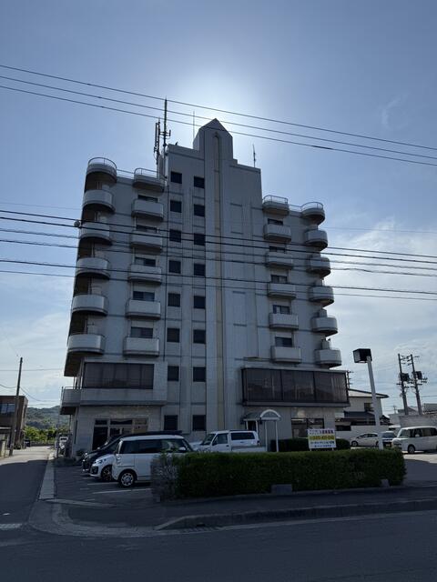 現地（外観）／マンション前面です。