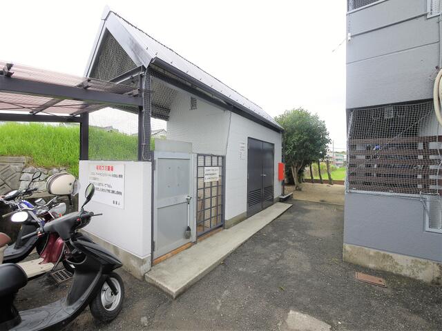 共用部（その他）／ゴミステーション。鍵付きです。