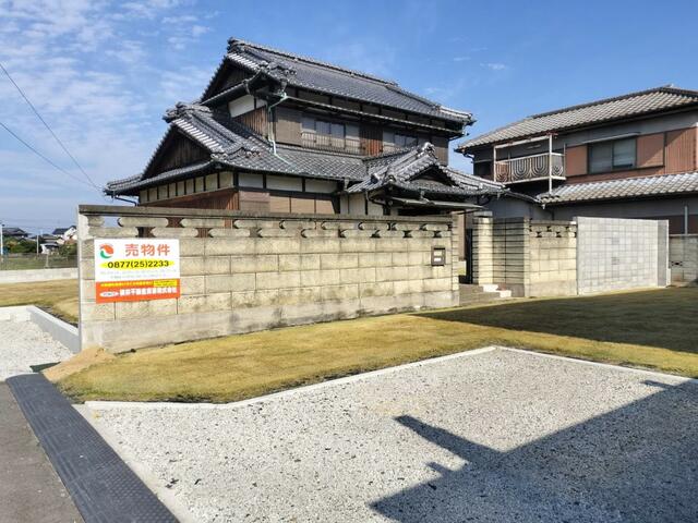 現地（駐車場）／手前側も敷地です