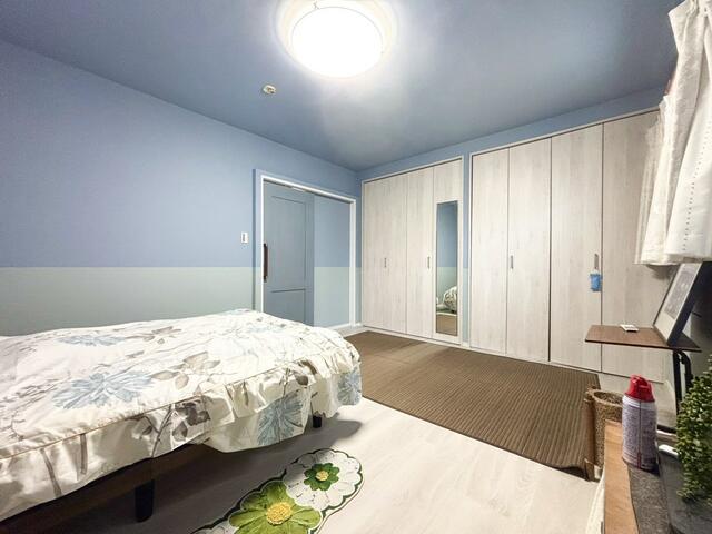 リビング以外の居室／１０帖洋室